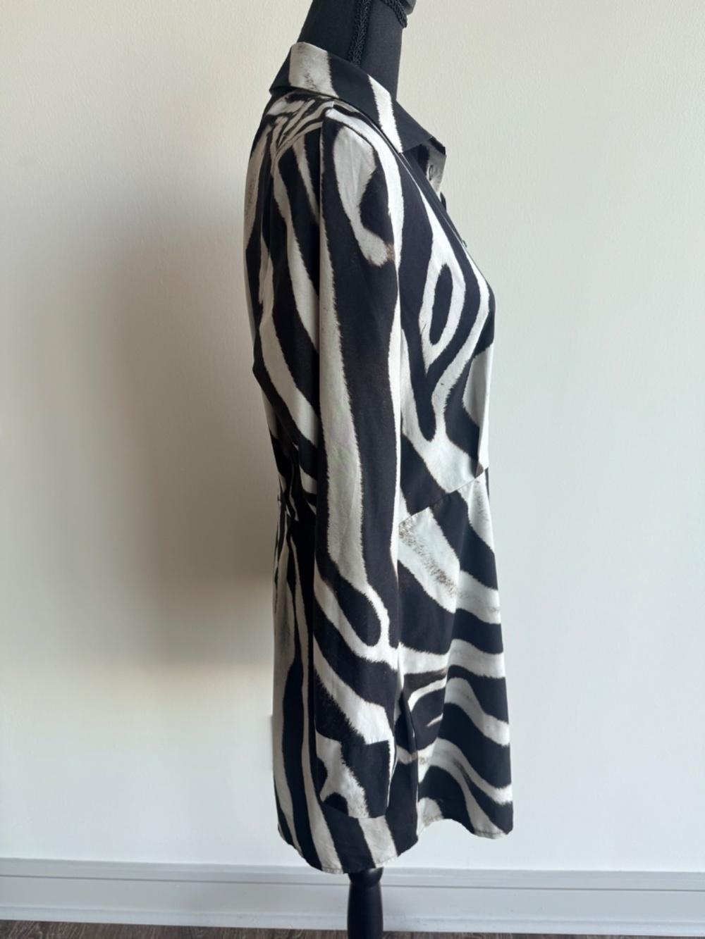 PRETTYLITTLETHING Zebra Pattern Button-up - Picture 6 of 8